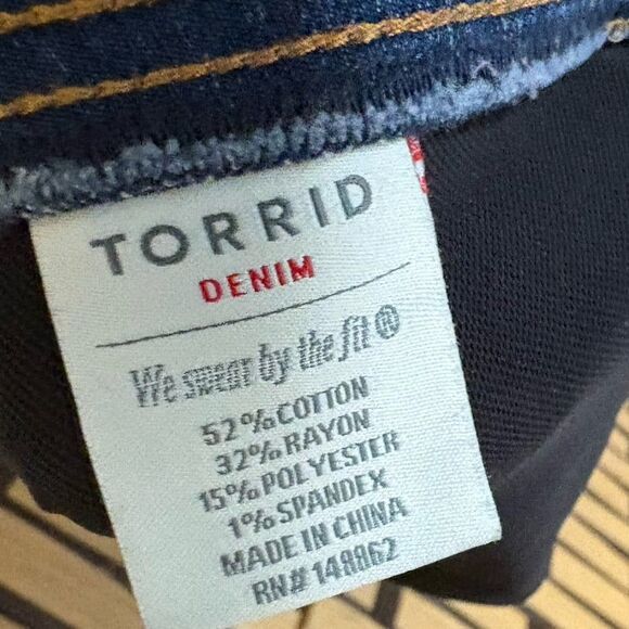 Torrid‎ Slim Boot Jeans Size 2R - Picture 10 of 10